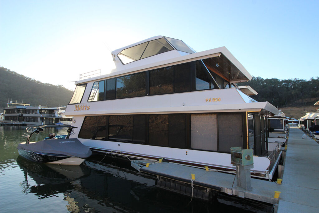 A Beginner's Guide to Houseboat Living: What You Need to Know