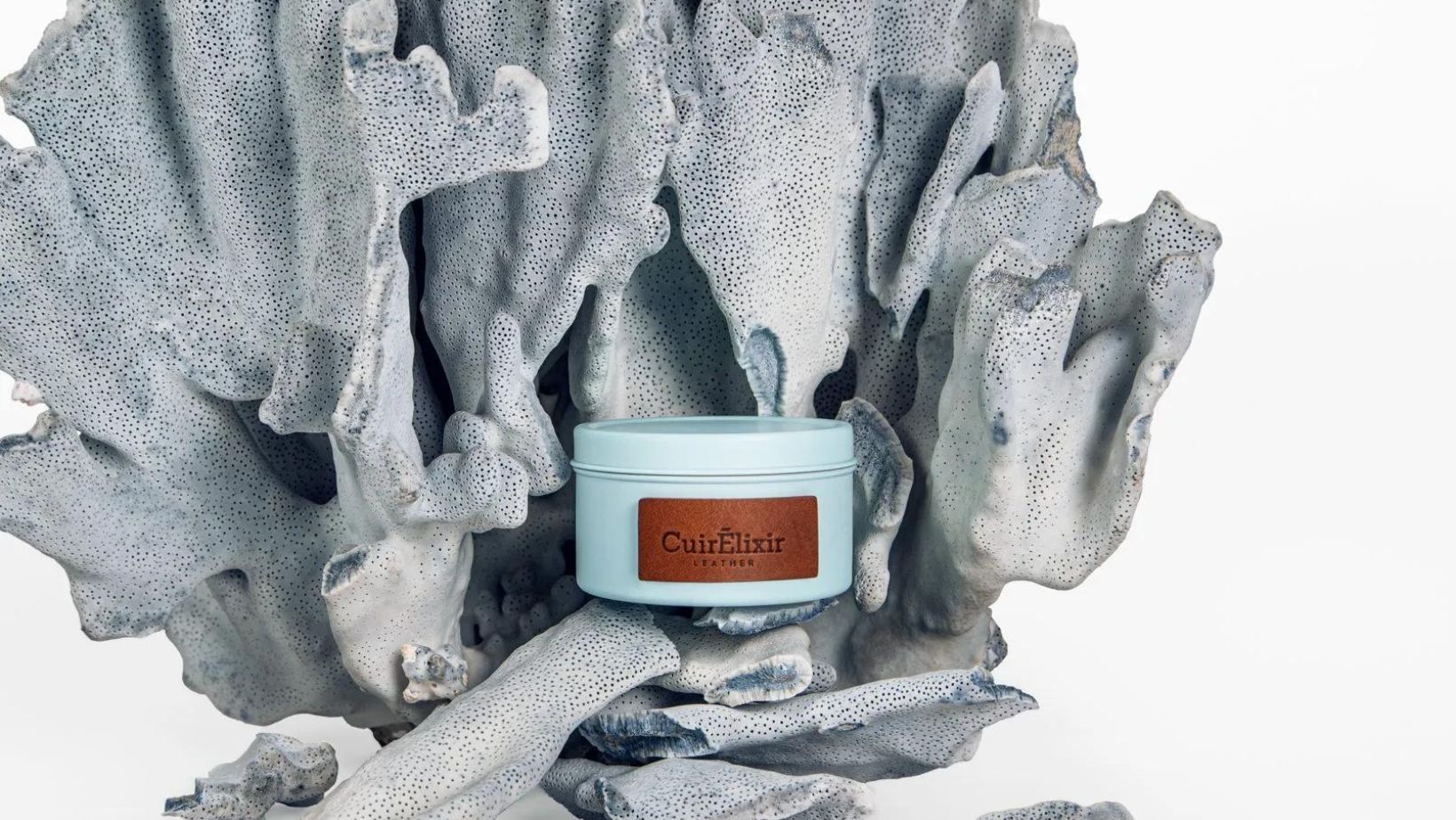 A Fragrant Affair: Unveiling the Allure of Glamora-Scented Candles